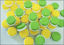 Cooking oil cap assembly machine.[ CPCO-43 ]